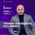 Фотография высокого качества людей которые сели на песочную пляжную полоску на солнечном берегу моря.
