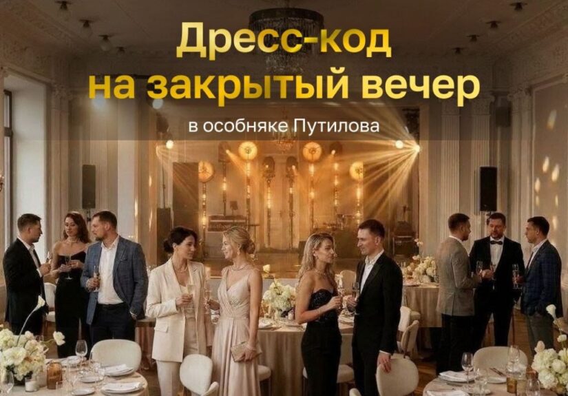 Крупный план цветной летней пейзажной фотографии на фоне высоких деревьев и синего неба, с солнцем на заднем плане.