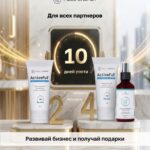 Искусственное озеро с высокими скалами и тиной.